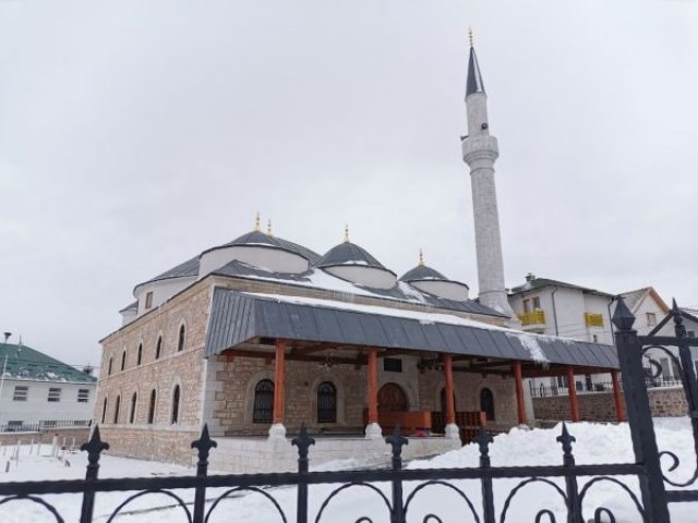 Ovo je jedina carska džamija u Srbiji, izgrađena od belog kamena