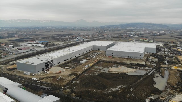 Privredni bum u centralnoj Srbiji – autoput, nova industrijska zona, proizvodne hale