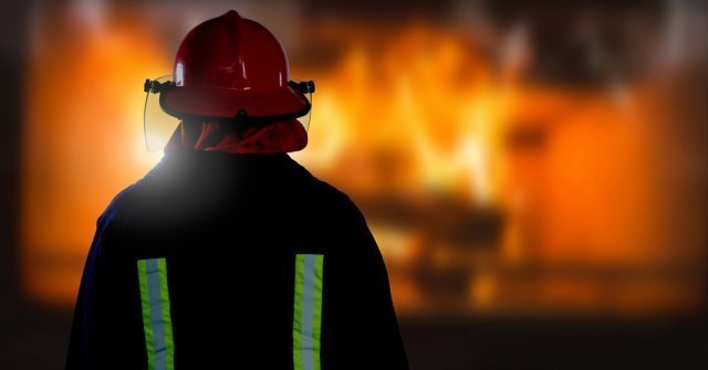 Zapalila se kuća u Apatinu, dve osobe stradale