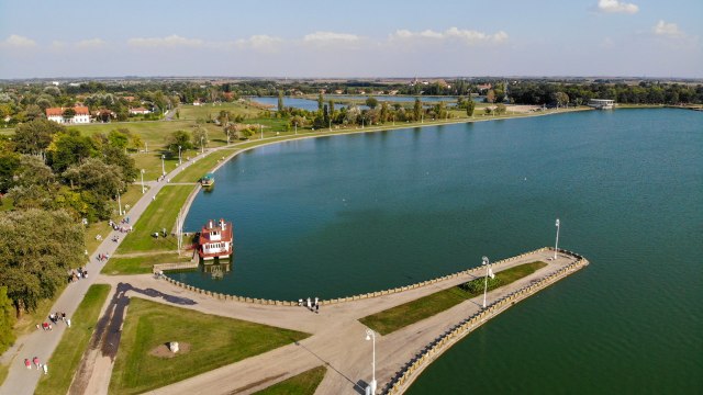 Uklanjaju se nelegalni objekti na Paliću