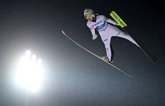 Slovenka ekspresno oborila svetski rekord letom od 226 metara VIDEO