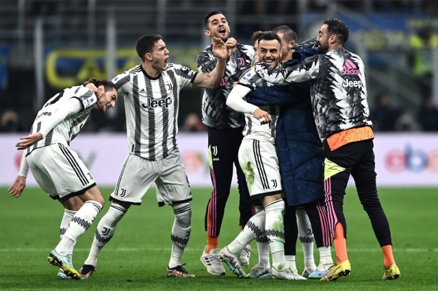 Inter na kolenima, Kostiæ presudio u "Derbiju Italije" VIDEO