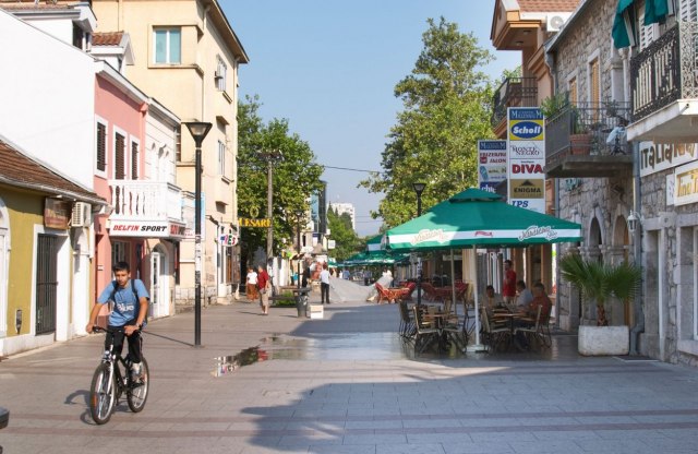 Smeštaj za "sitniš", pivo u potocima: Crnogorski grad jeftiniji od Rima i Pariza