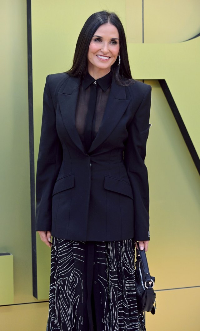 Neverovatno kako ova žena izgleda sa 60 godina: Mnogo mlađe devojke bi joj pozavidele na lepoti FOTO