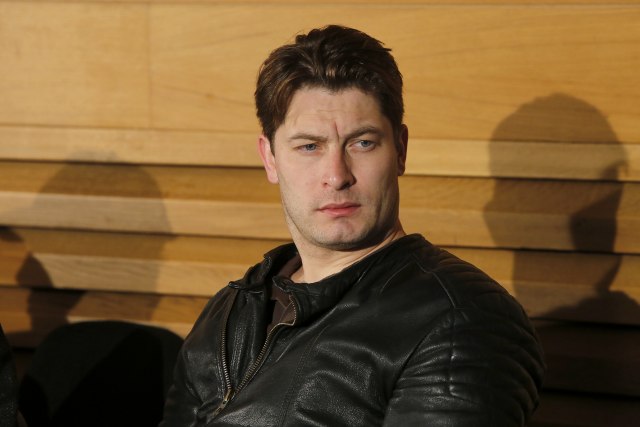 SKINUO SE Petar Benčina: Glumac pokazao GOLIŠAVO TELO, a onda... (VIDEO)