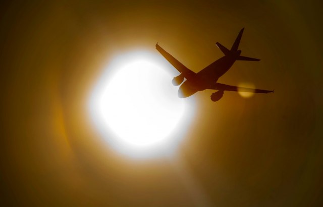 Problem na letu Split-Rim: Avion poleteo, pa odmah vraæen; meðu putnicima i ministar