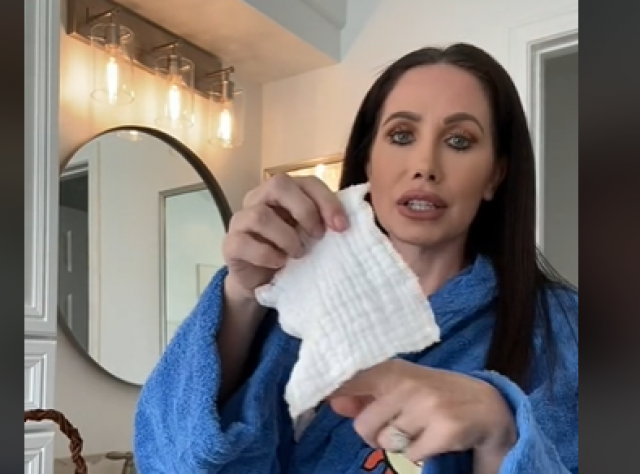 Tiktokerka priznala da više NE KUPUJE toaletni papir, a ono što koristi umesto njega ŠOKIRALO je sve! (VIDEO)