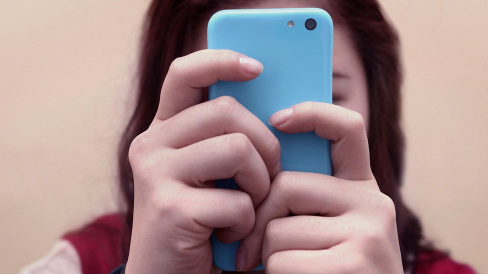 Deca, tehnologija i Amerika: Juta ograničila korišćenje društvenih mreža za tinejdžere, roditeljima pristup prepiskama njihove dece