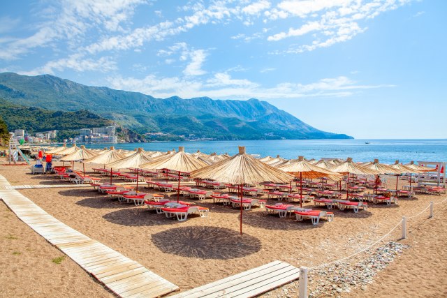 Oprez ako planirate u Crnu Goru ovog leta: Budva kažnjava turiste sa 200 evra