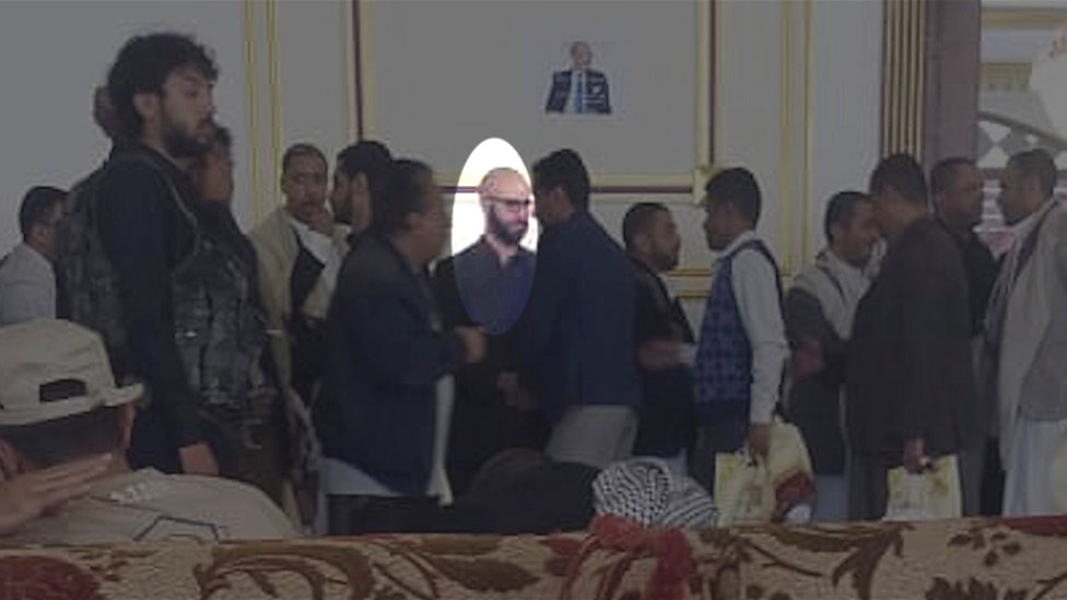 Faruk Abdulak na oèevoj sahrani/BBC