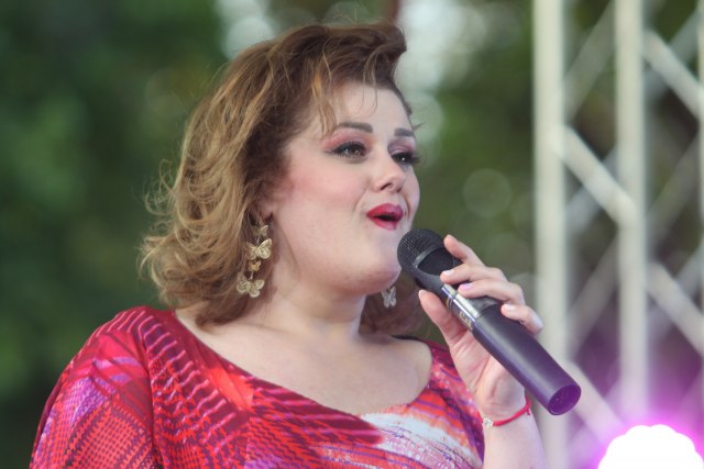 Bojana Stamenov se PREPOLOVILA: Pevačica drastično SMRŠALA - pogledajte kako sada IZGLEDA! (VIDEO)