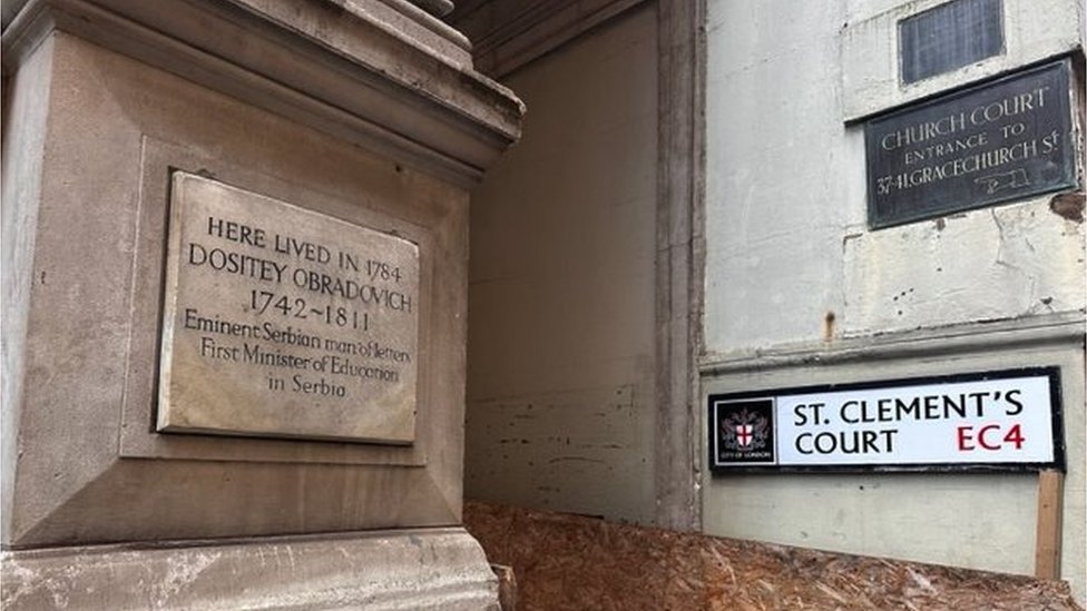 Na jednoj od Dositejevih londonskih adresa danas stoji tabla koja svedoèi o danima koje je proveo u Velikoj Britaniji/BBC/Petra Živiæ