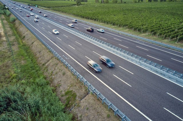 U Italiji će na auto-putu smeti 150 km/h, da li tako treba i kod nas? ANKETA