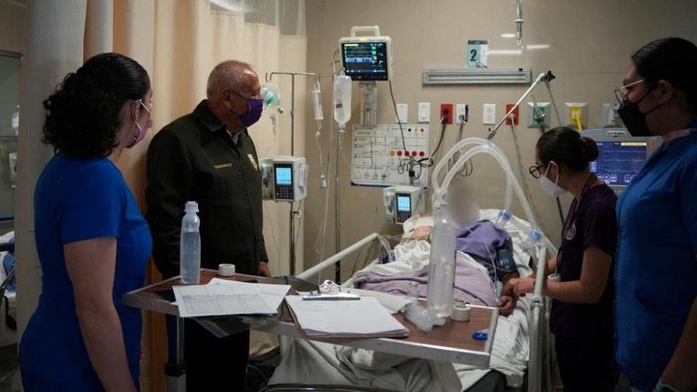 Zvaniènici su otišli u posetu povreðenima koji su zbrinuti u bolnici/Reuters
