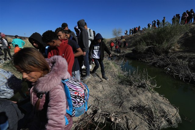 Više od 1.000 migranata se predalo vlastima SAD