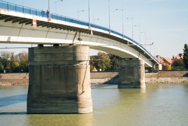 Na današnji dan pre 24 godine srušen Varadinski most