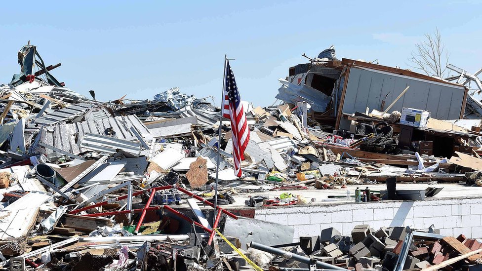 Amerika i vremenske nepogode: Tornado odneo krov tokom koncerta, jedna osoba poginula