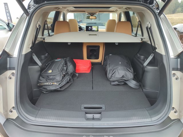 Prtljažnik: 585 litara