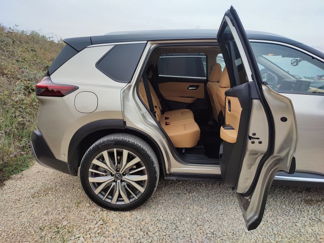 Zadnja vrata se otvaraju pod uglom od 90 stepeni