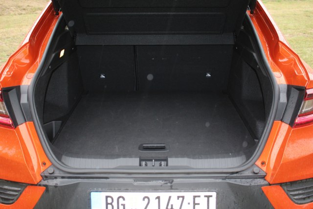 Prtljažnik: 513/1296 l