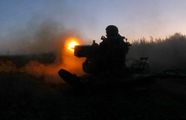 With support of armored personnel carriers, Russian BRO571 occupy Ukrainian positions
