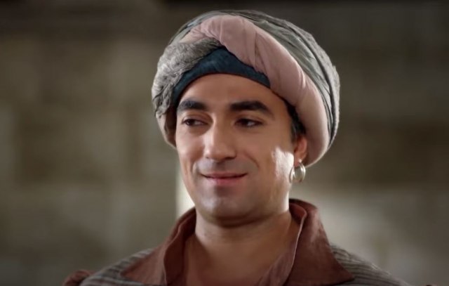 ZUMBUL AGA mami UZDAHE! Zbog OVIH FOTKI glumca GORE društvene mreže!