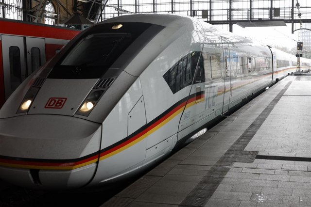 Železnica moli putnike da prestanu da gledaju porniæe dok su u vozu