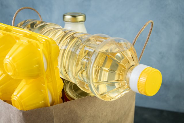 Komšije stežu kaiš: Voæe ne kupuju, šunka je luksuz