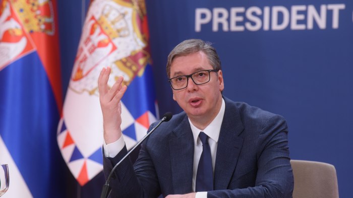 Vučić ha annunciato un nuovo aumento di stipendio per il personale medico