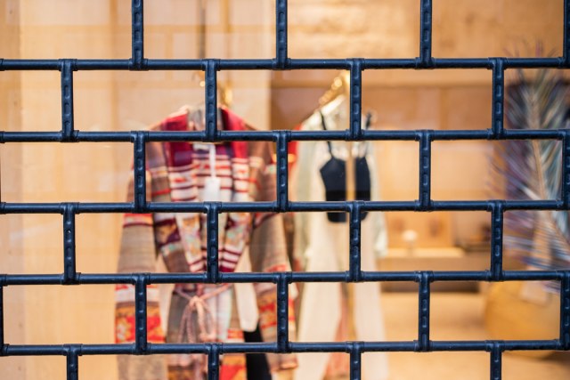 RADNO VREME ZA PRVI MAJ - DO DETALJA! Evo koliko dugo ćete moći BESPLATNO da se parkirate, šta je 20 odsto skuplje, šta radi uobičajeno, a gde je katanac