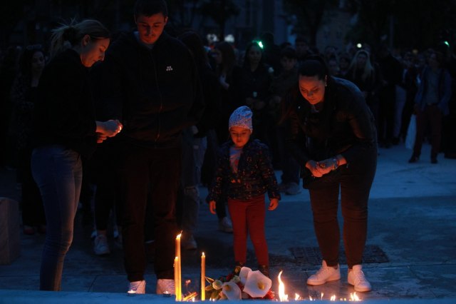 Novi detalji masakra; Policija primila 25 poziva; Luka Donèiæ plaæa sahrane dece FOTO/VIDEO
