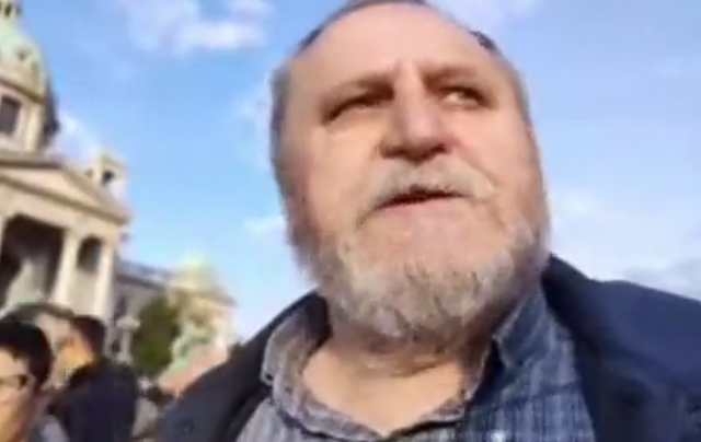 Milovan Brkiæ psovao majku, pa pozvao na ubistvo Vuèiæa: "Moraæe klinci puškama da reše sudbinu Srbije"