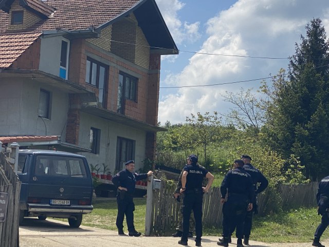 Ovako je uhapšen otac masovnog ubice iz Mladenovca: Pronađeni pištolji, puška... VIDEO