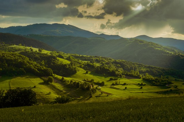 Delo vanzemaljaca ili èudo prirode: Tajanstvene kamene kugle na srpskoj planini VIDEO