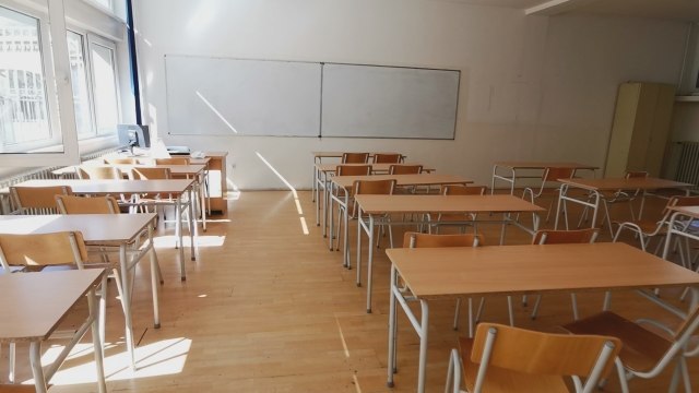 Učenica napala nožem devojčicu u zrenjaninskoj školi, oglasila se direktorka