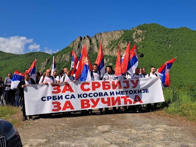 Srbi iz Leposavića i Severne Mitrovice peške krenuli za Beograd na Miting jedinstva