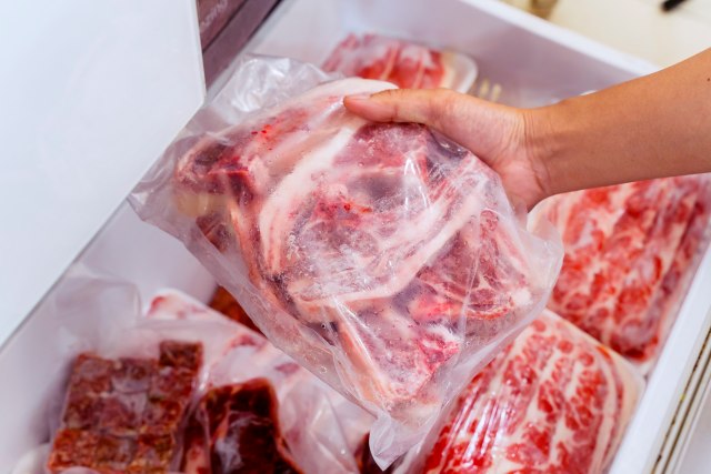 Odmrzavate meso na sobnoj temeraturi? Prestanite, jako je opasno, a evo koji naèin je najzdraviji