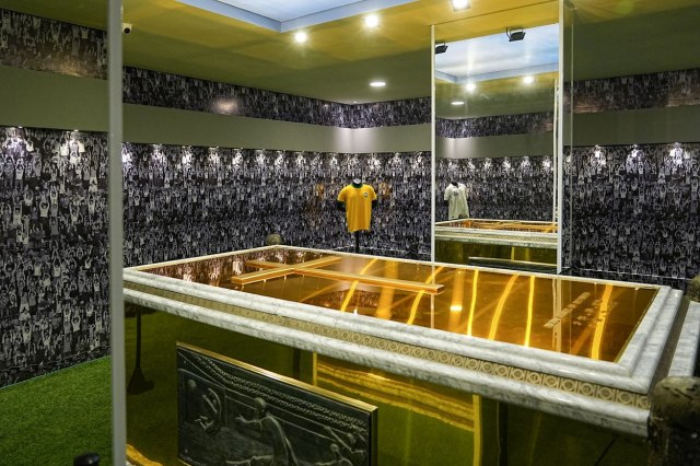 Ovo je Peleova grobnica: Legenda brazilskog fudbala dobio luksuzni mauzolej FOTO