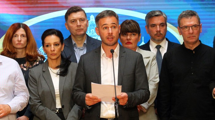 Mossa vergognosa di Miroslav Aleksić, i media dell’opposizione tacciono sull’”attacco”.