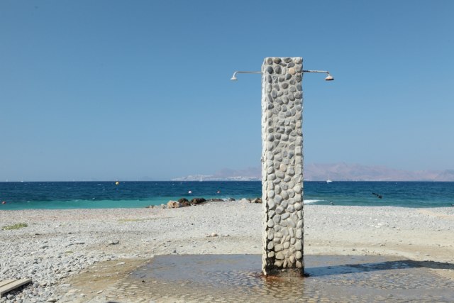 Poznata hrvatska destinacija uvodi naplatu tuširanja na plaži: Evo koliko æe iznositi naknada