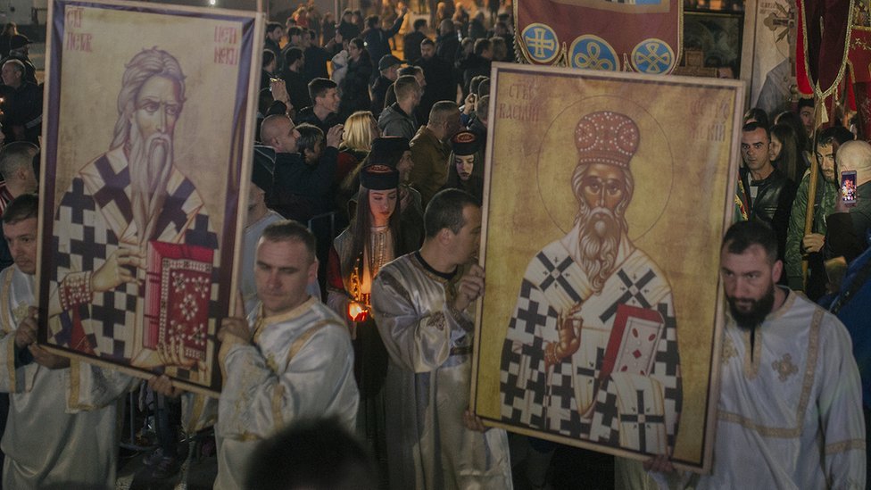 U litijama uèestvuju i brojna sveštena lica Srpske pravoslavne crkve/BBC