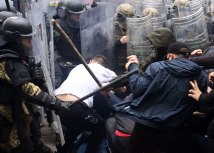 Sukob pripadnika KFOR-a i srpskih demonstranata/GEORGI LICOVSKI/EPA-EFE/REX/Shutterstock
