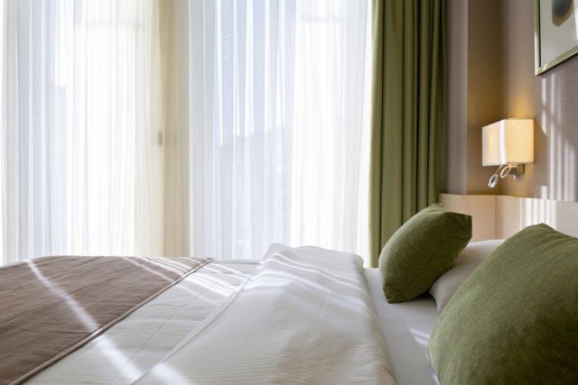 Kako odabrati zavese za spavaæu sobu koje æe vam dati oseæaj udobnosti?