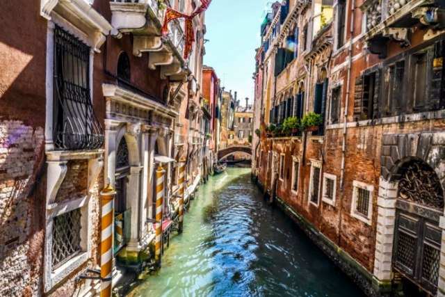 Neverovatan prizor u Veneciji: Šta se desilo sa vodom u glavnom kanalu? VIDEO