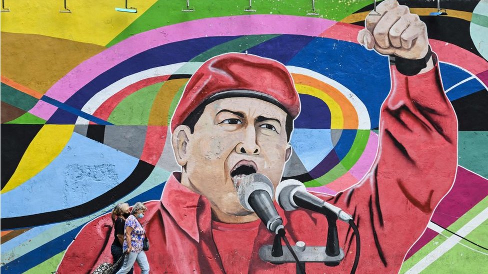 Murali sa likom bivšeg predsednika Uga Èavesa kao revolucionara mogu se videti širom Venecuele/Getty Images