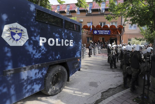 New chaos on the so-called Kosovo; Tear gas thrown; Alert sirens sounding PHOTO/VIDEO