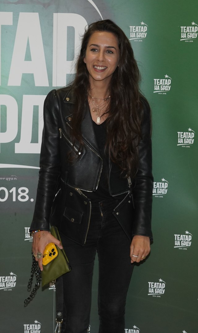 Ivana Dudiæ zablistala na premijeri, jedan modni detalj "ukrao" slavu FOTO