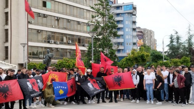 It started; Albanians arrive at the bridge; Strong police forces deployed PHOTO/VIDEO