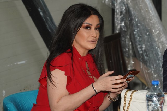 Pevačica SAV ZARAĐEN NOVAC potrošila na jednu stvar: Sada sam nešto ostavila kod kuće da ne bih sutra bila GLADNA! (VIDEO)