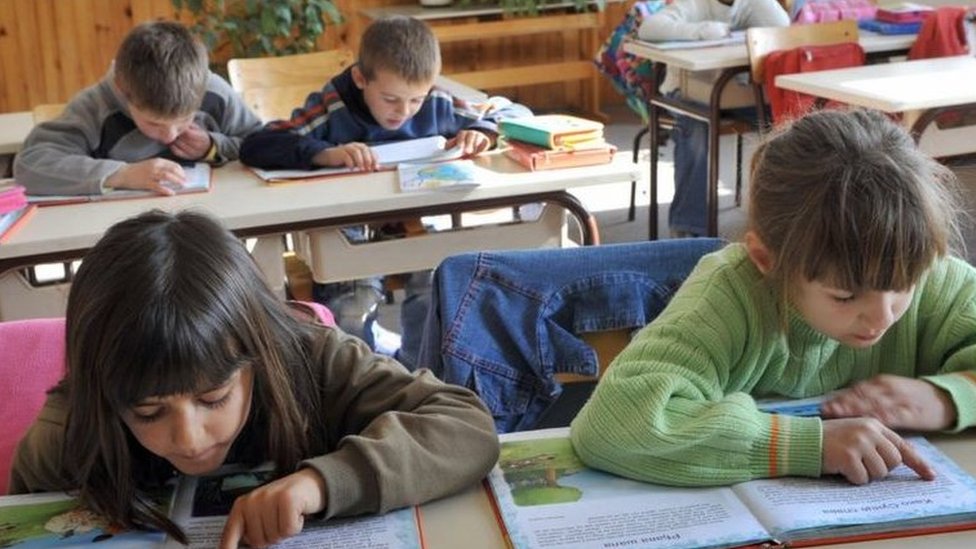 Srbija i obrazovanje: "Svi smo zbunjeni", reakcije uèenika, roditelja i nastavnika povodom ubrzanog kraja školske godine